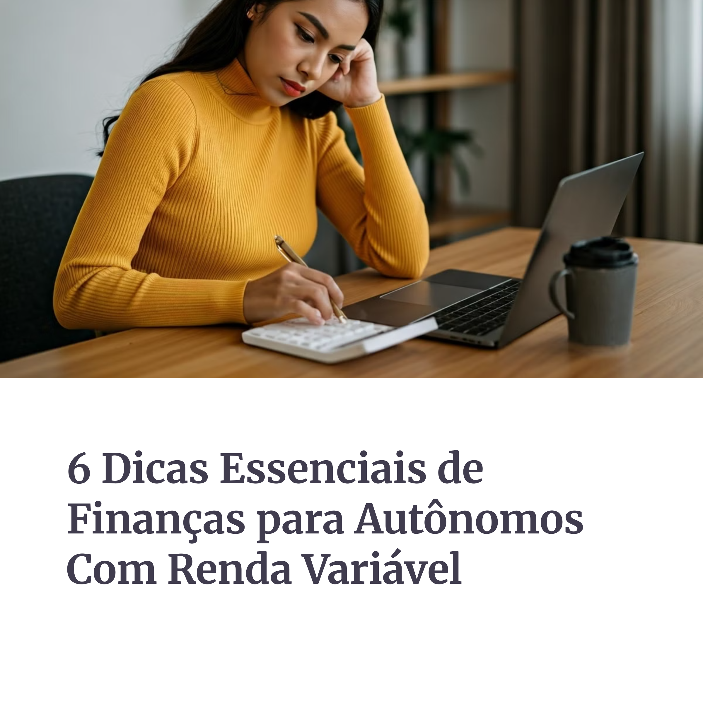 Pessoa usando calculadora e laptop para fazer planejamento financeiro