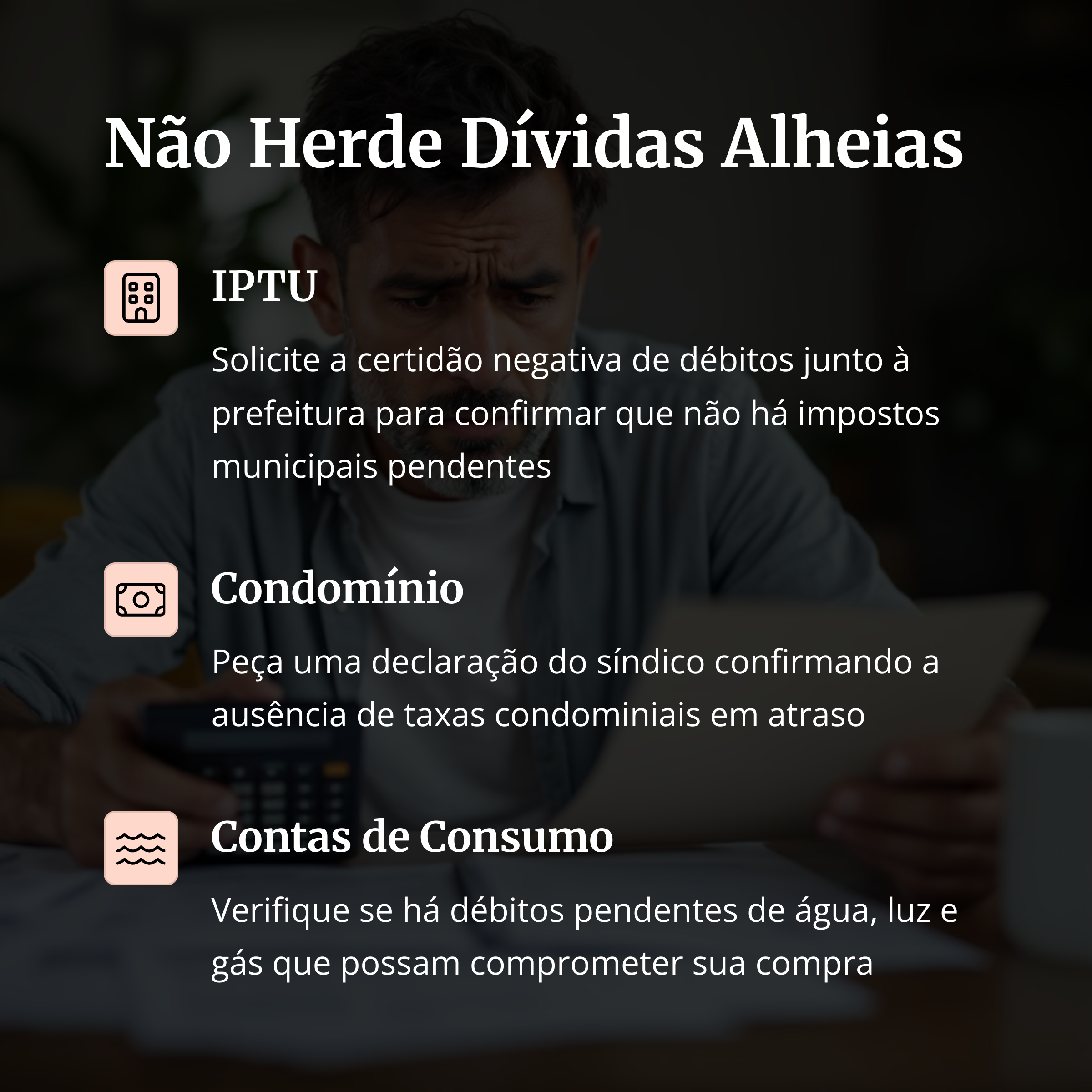 Homem preocupado lendo contas e documentos