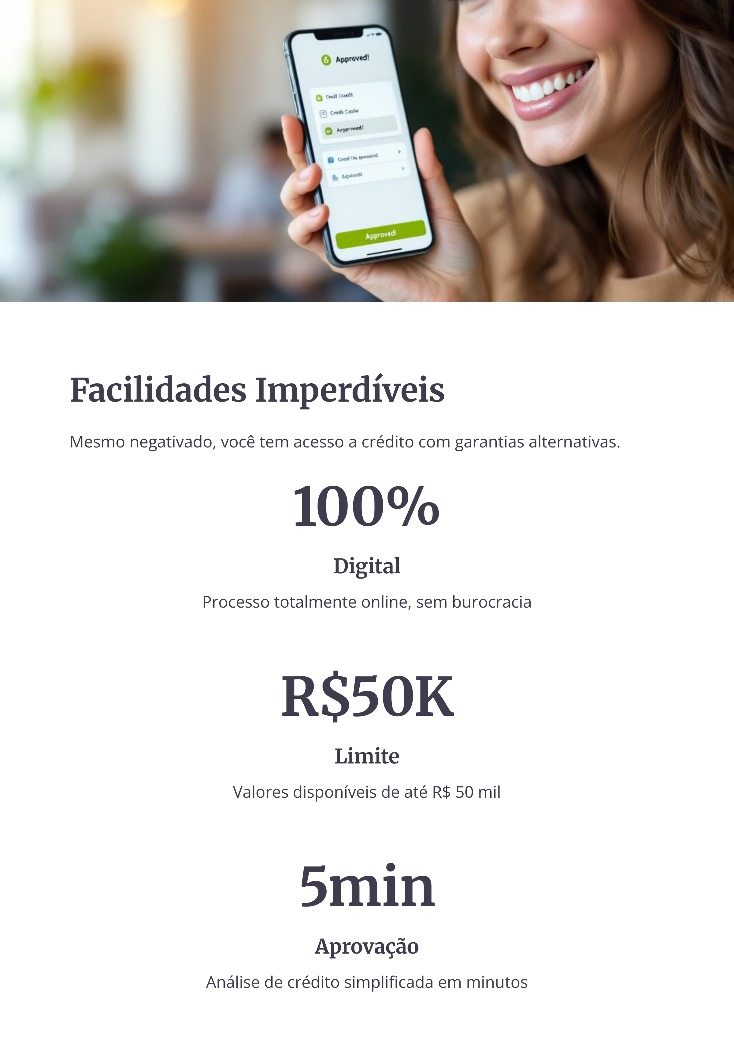 Mulher feliz com crédito aprovado no celular